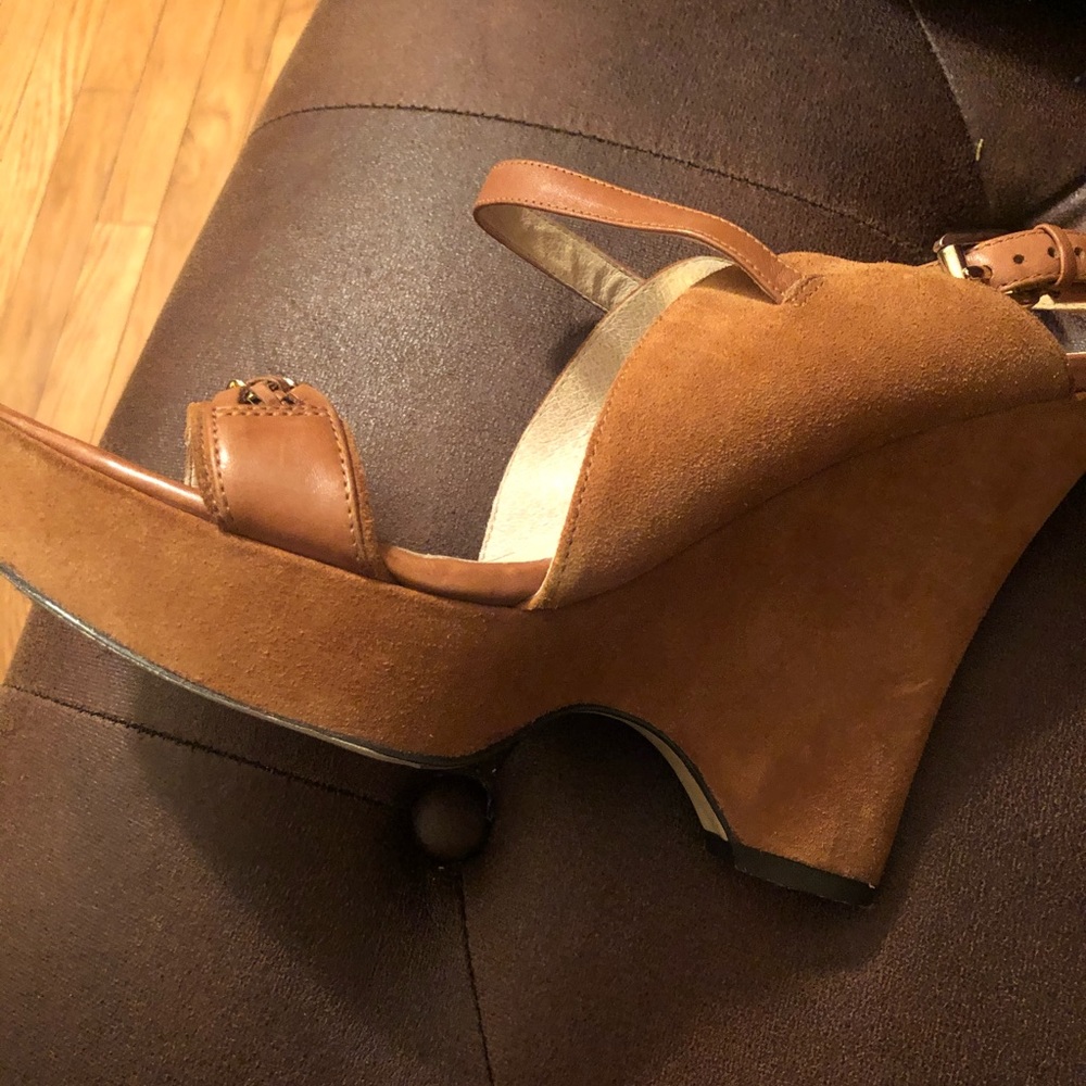 Michael KORS suede burnt orange colored Sandal!